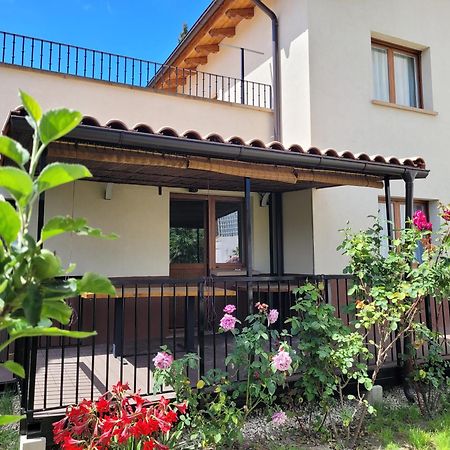 Casa Julio, Bonita Casa Comoda Y Espaciosa, Totalmente Reformada Con Terraza Y Jardin Privado Riezu Exterior photo