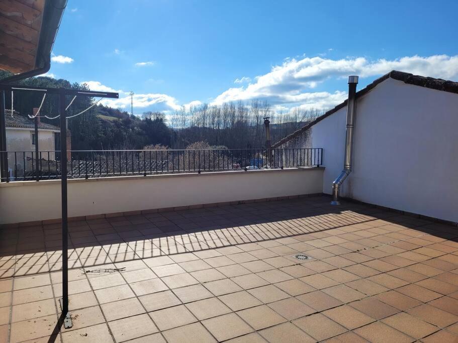 Casa Julio, Bonita Casa Comoda Y Espaciosa, Totalmente Reformada Con Terraza Y Jardin Privado Riezu Exterior photo