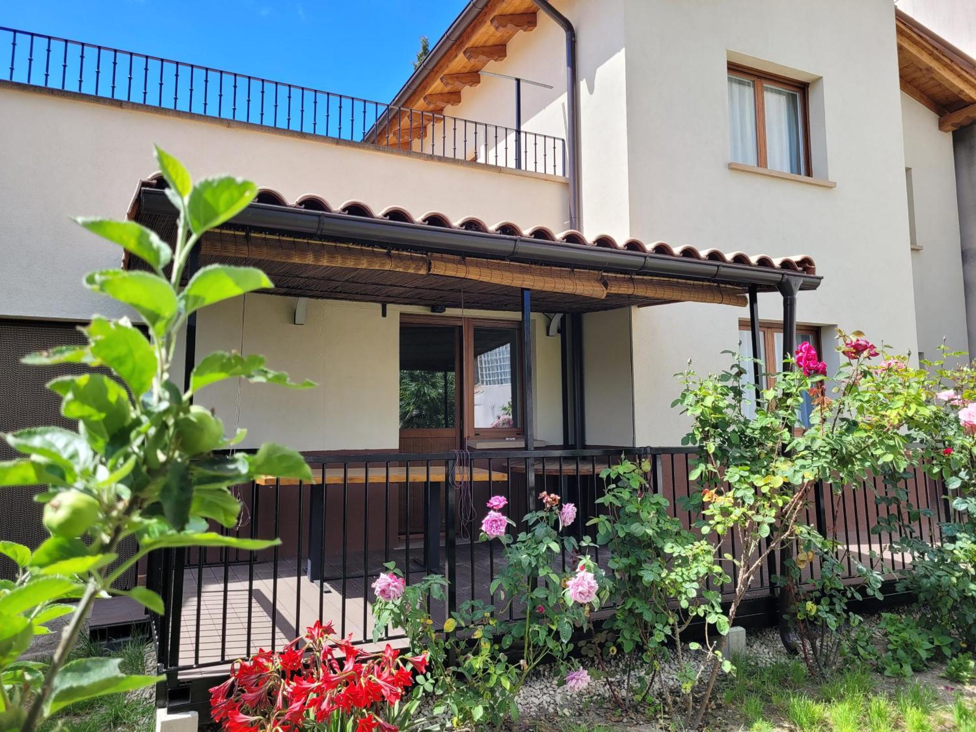 Casa Julio, Bonita Casa Comoda Y Espaciosa, Totalmente Reformada Con Terraza Y Jardin Privado Riezu Exterior photo